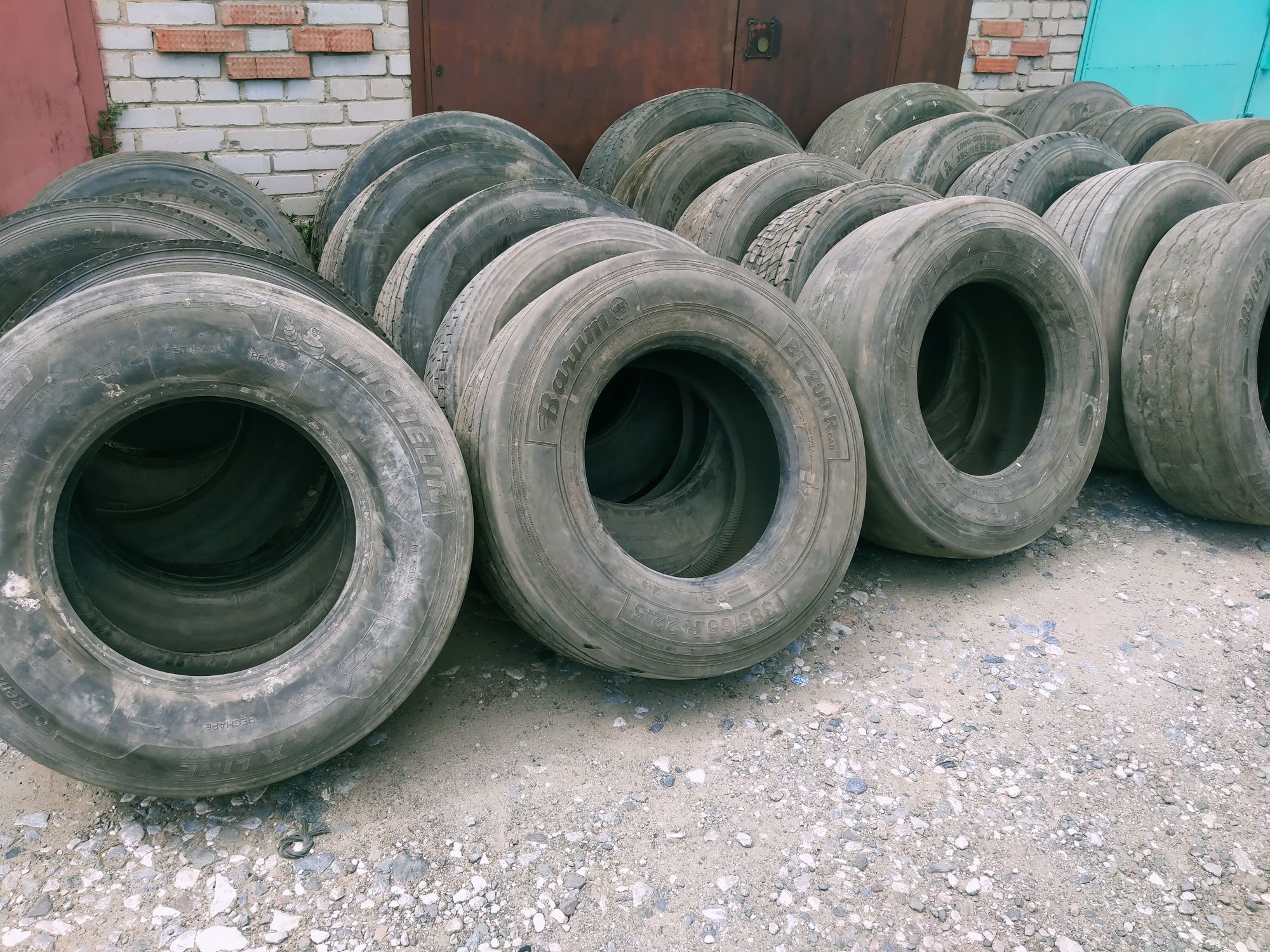 Продам грузовые шины бу