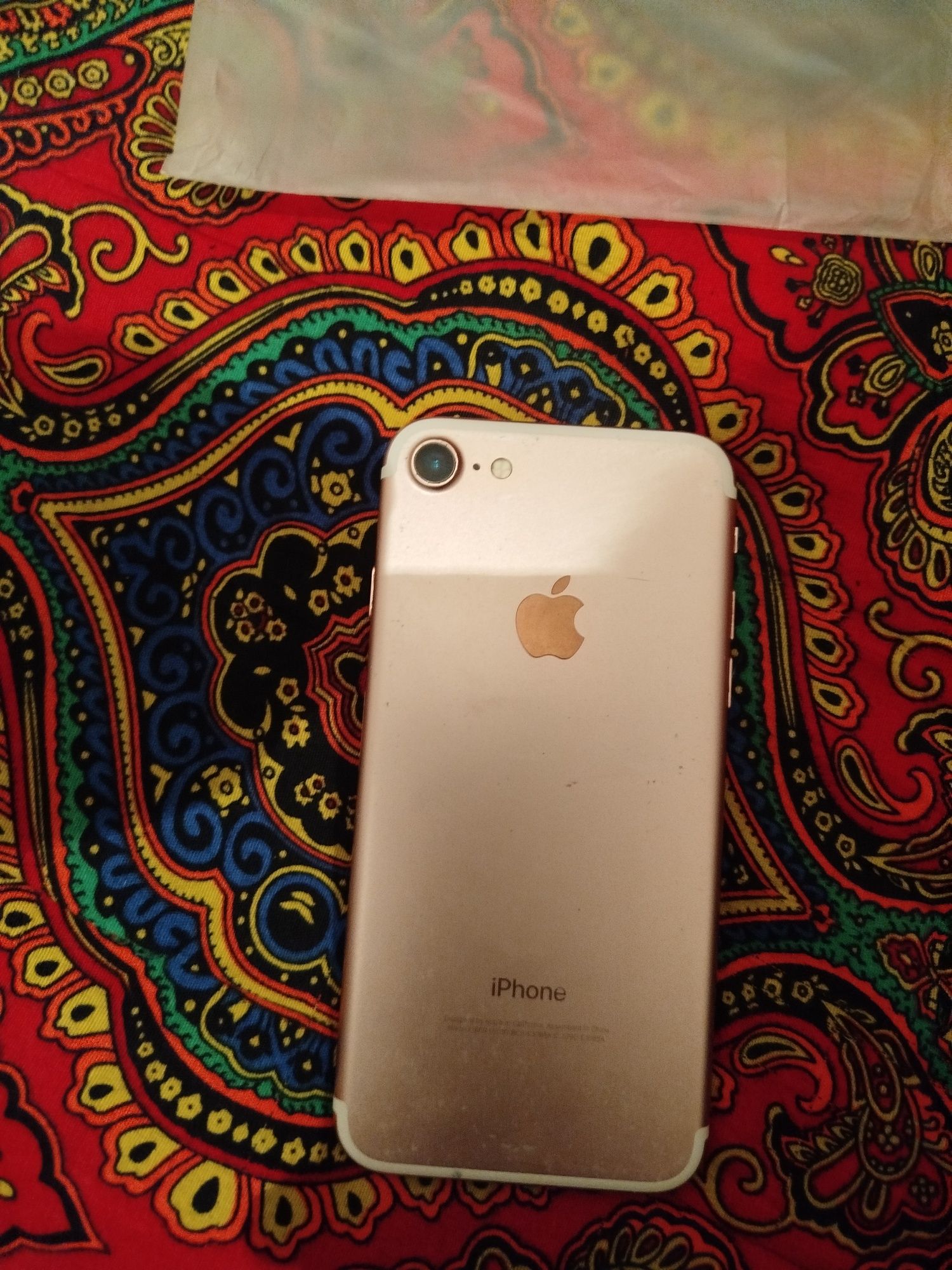 Продам Айфон iPhone 7