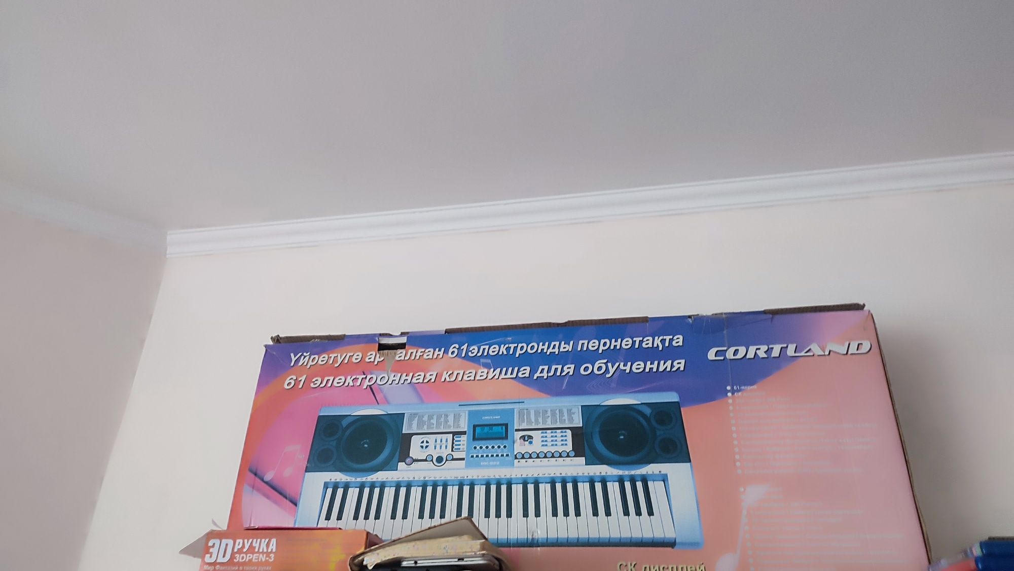 Синтезатор  Cortland