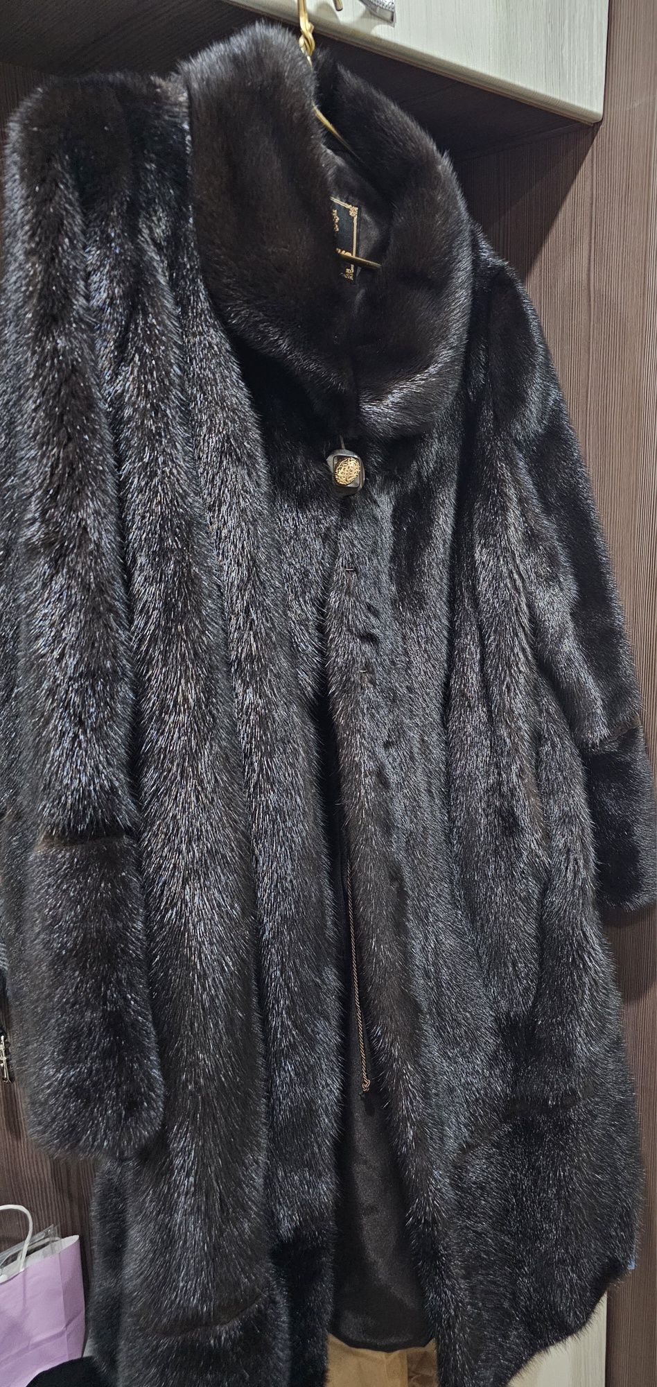 Продам шубу норковую.Размер 50-54, длинна 1,05м..Новая.