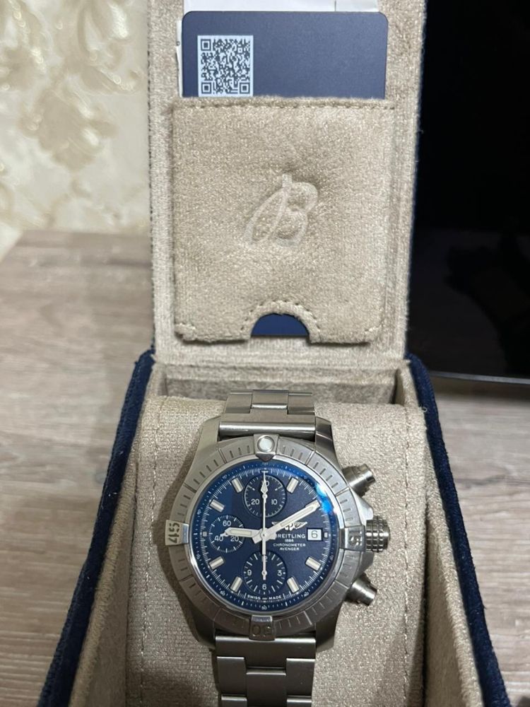 Часы breitling avenger 43 chronograph