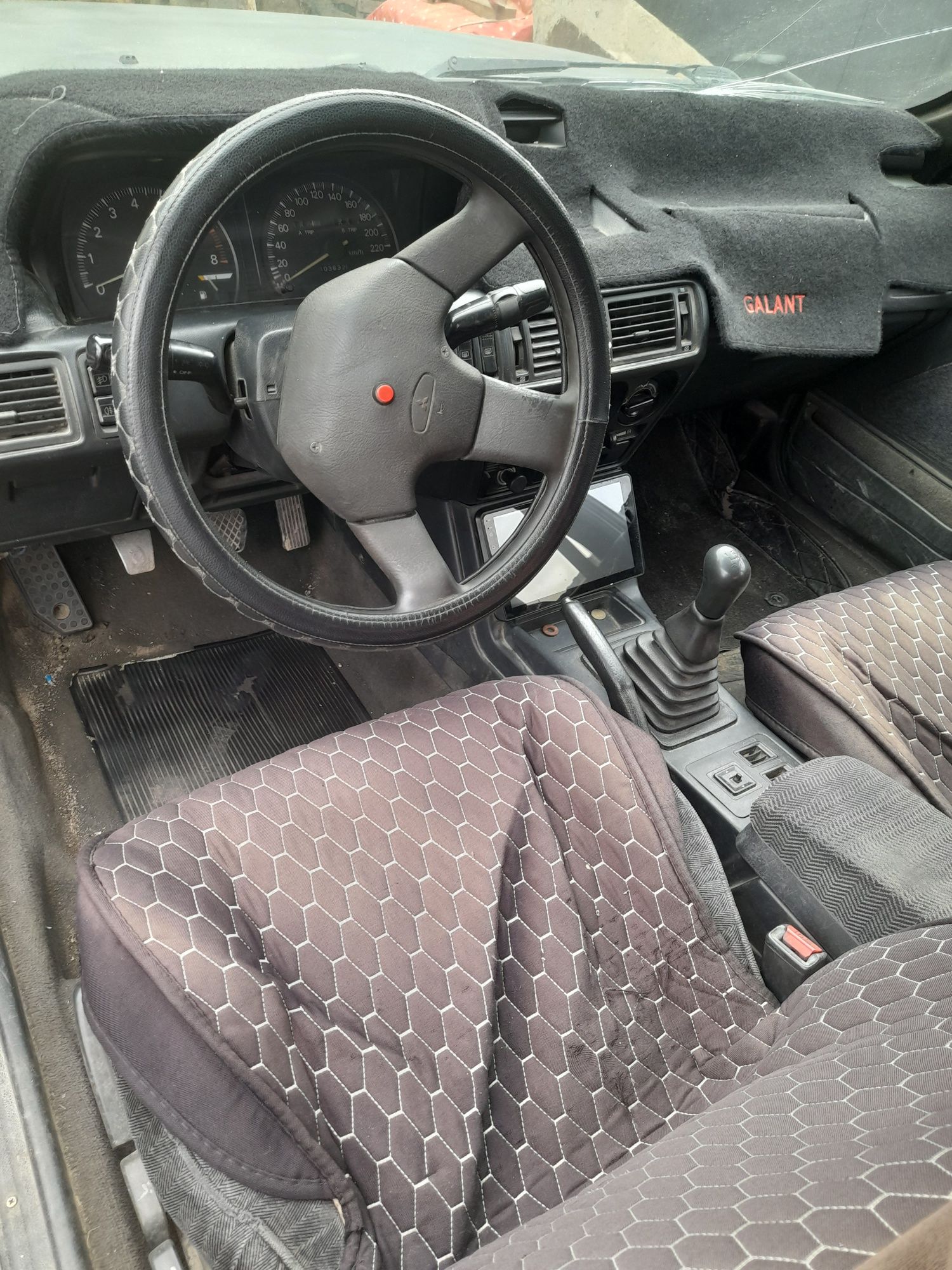 Продаётся автомашина "Митсубиси галант" 1990 г.в. серого цвета