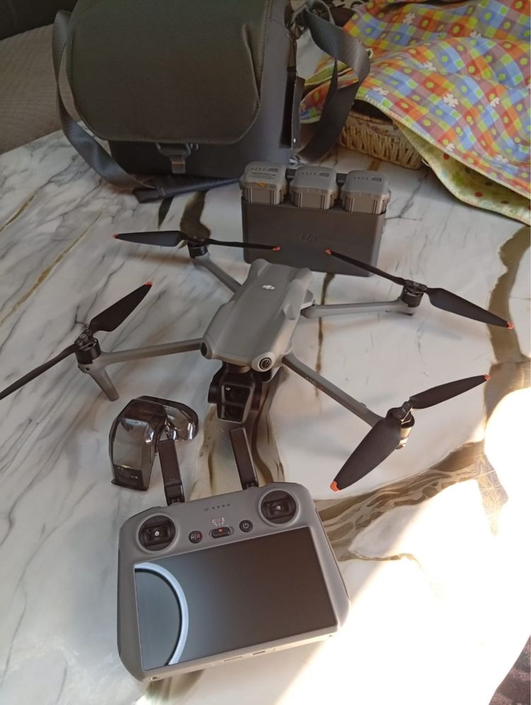 Продам дрон dji air 3 в отличном состоянии