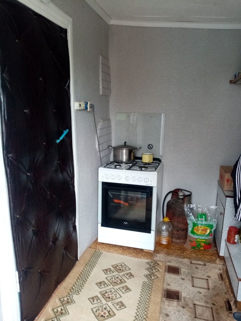 Продом частный дом 12 дача конченый сразу возле магазине дом.