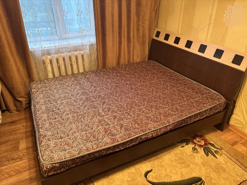 Спальный гарнитур: кровать + шкаф + столик с зеркалом