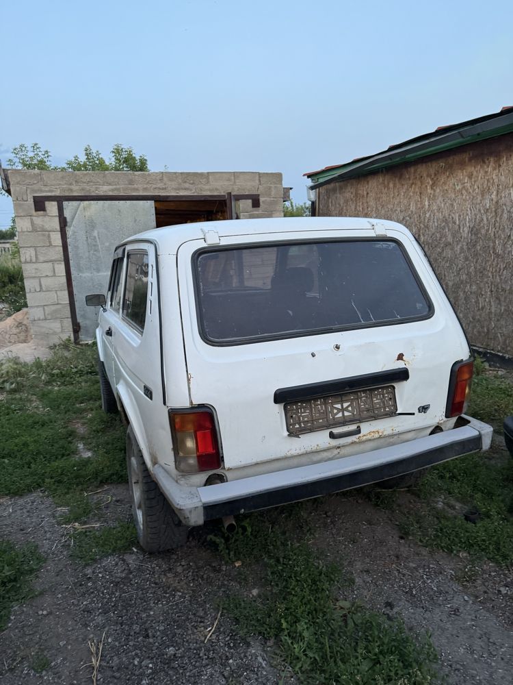 Продам ниву 2121