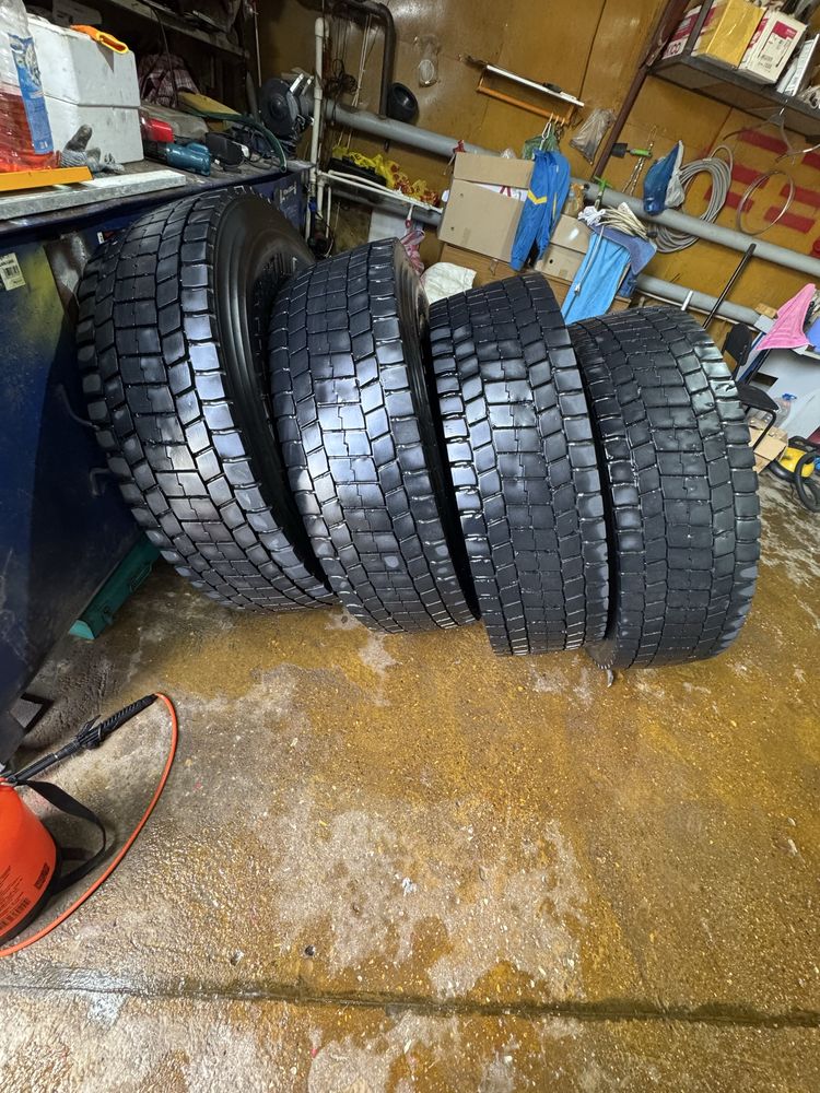 Грузовые шины 315/80/22.5 4 шт ведущие бриджсоун