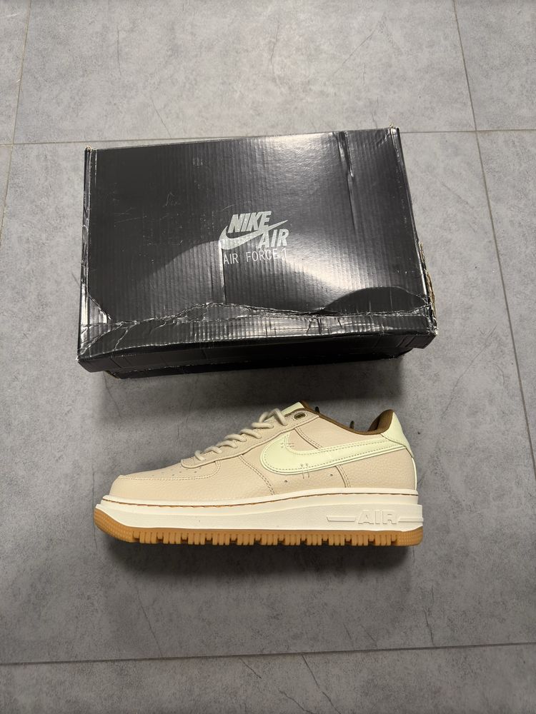Nike Air Force 1 Luxe Low