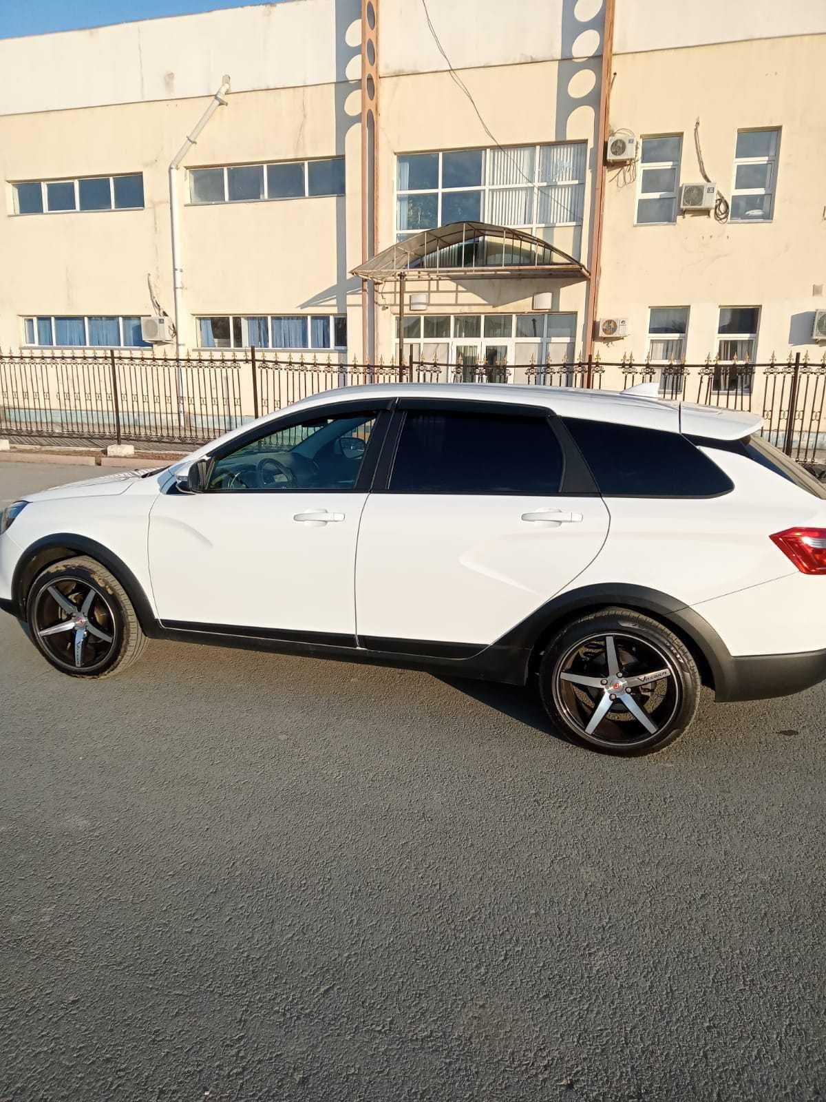 Колеса в сборе диски R17 Vossen, резина 205/50 Pirelli