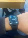 Продам Apple Watch SE(с коробкой и с зарядкой)