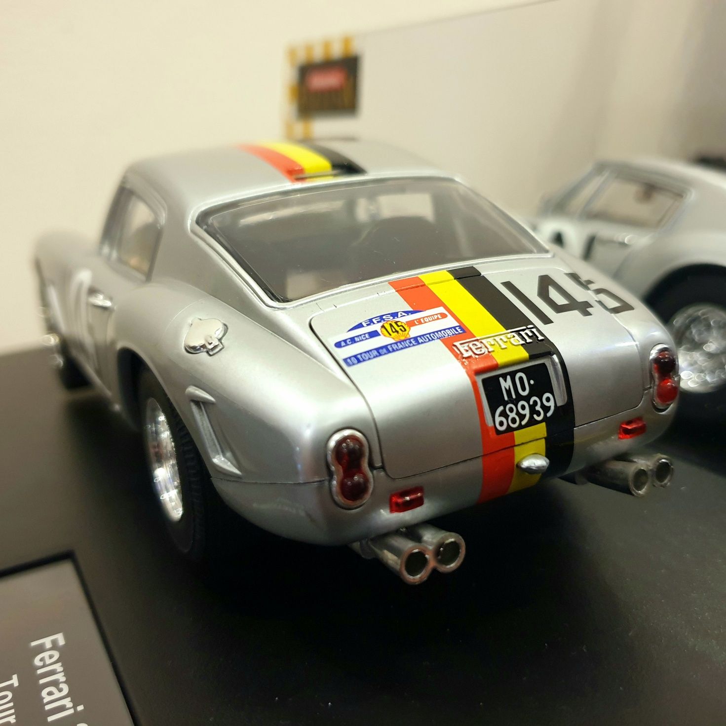 Эксклюзивная модель Ferrari 250 GT SWB (слот-машина, Carrera).