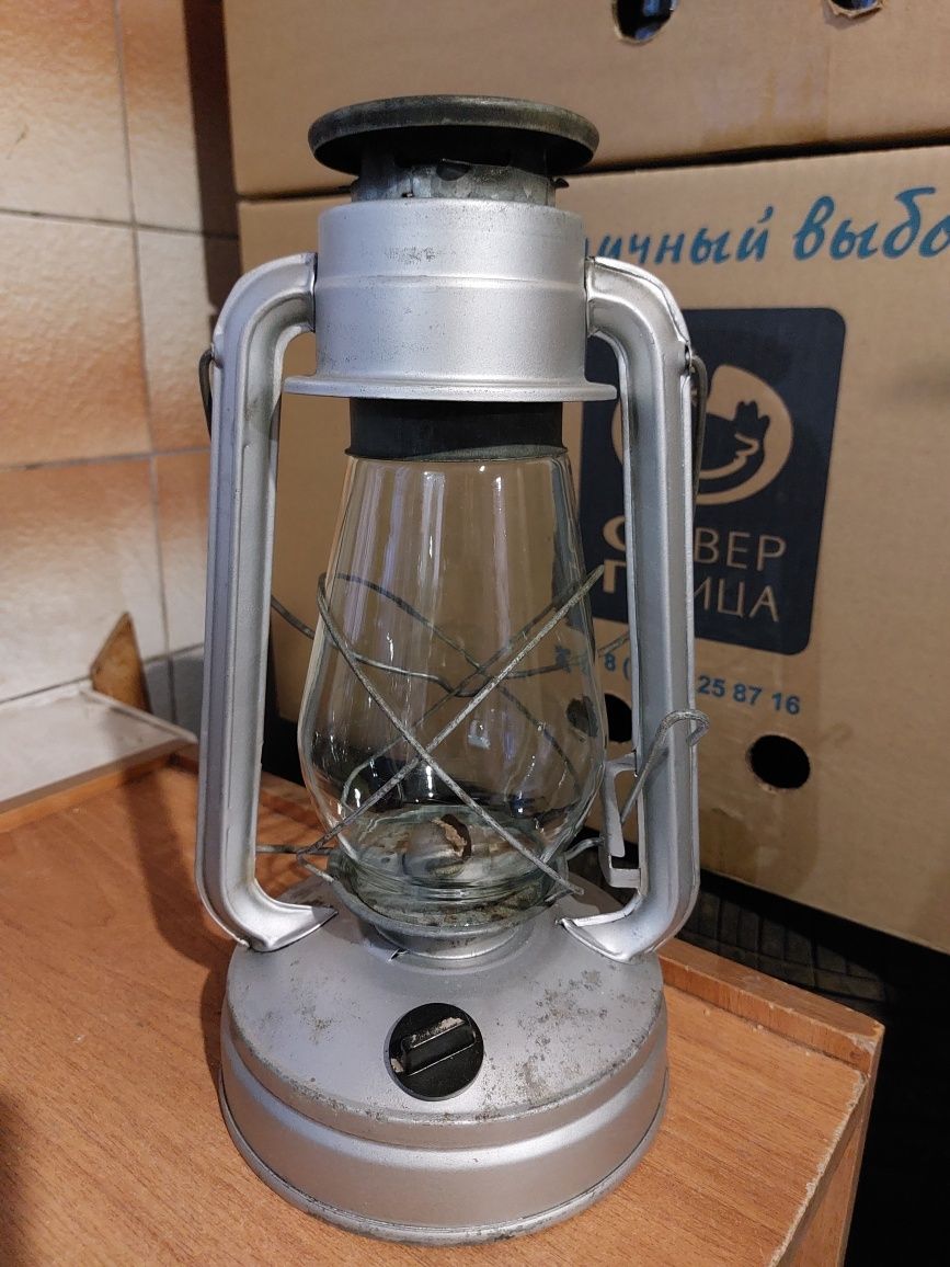 Продам фонарь керосиновый.