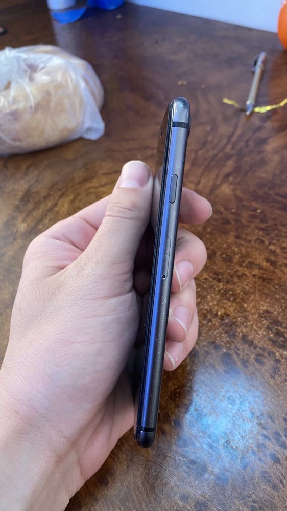 Iphone 8 ………………….
