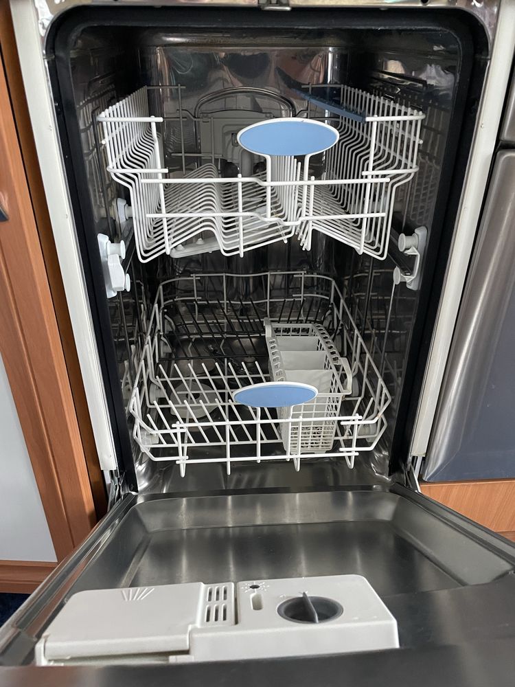 Продам посудомоечную машину Indesit