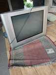Отдам бесплатно телевизор LG