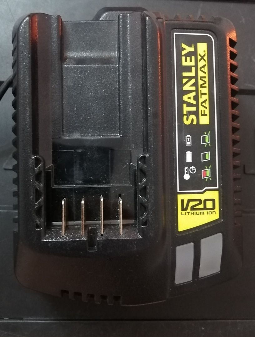 Продам STANLEY FATMAX зарядное устройство и аккомулятор.