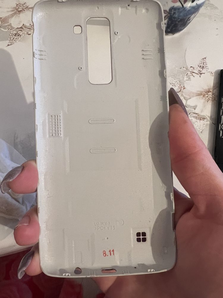Срочно продам телефон LG K8 на запчасти!