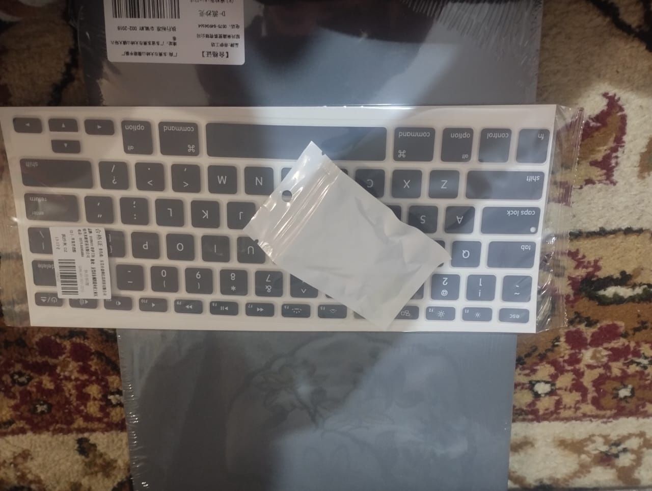 MacBook Air13 ке клавиатура и сырткы чехолы сатылады новый тур ала кал