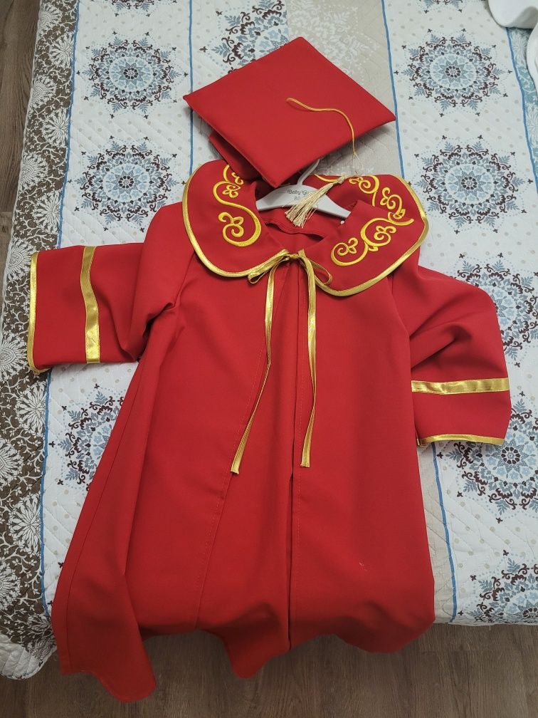 Продаётся  мантия с конфедералкой(шапочка)