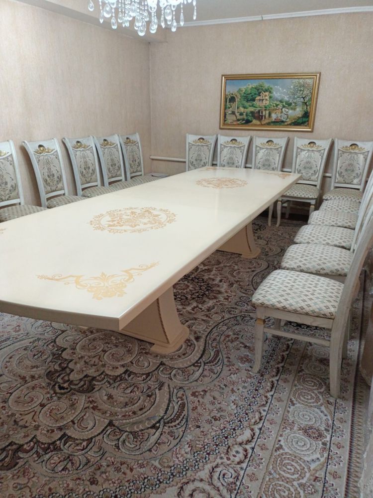 Гостевой стол с 15 стулами