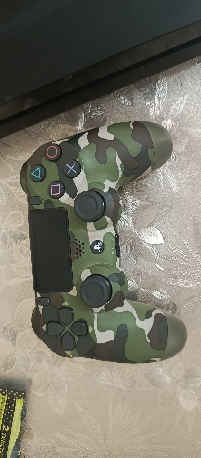 Playstation 4 с геймпадом