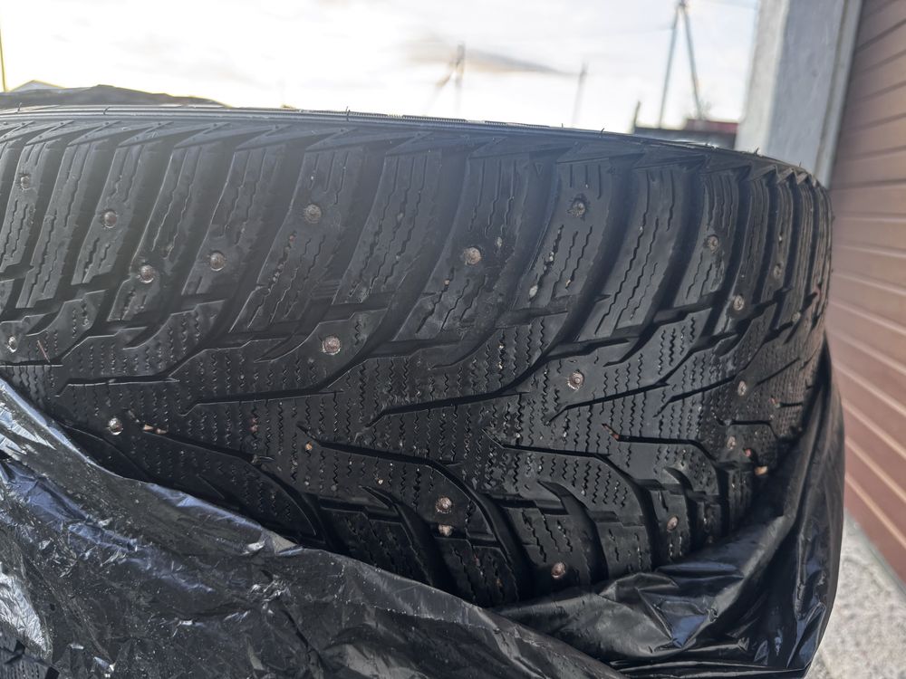 Продам комплект зимних шин NEXEN 225/40/18