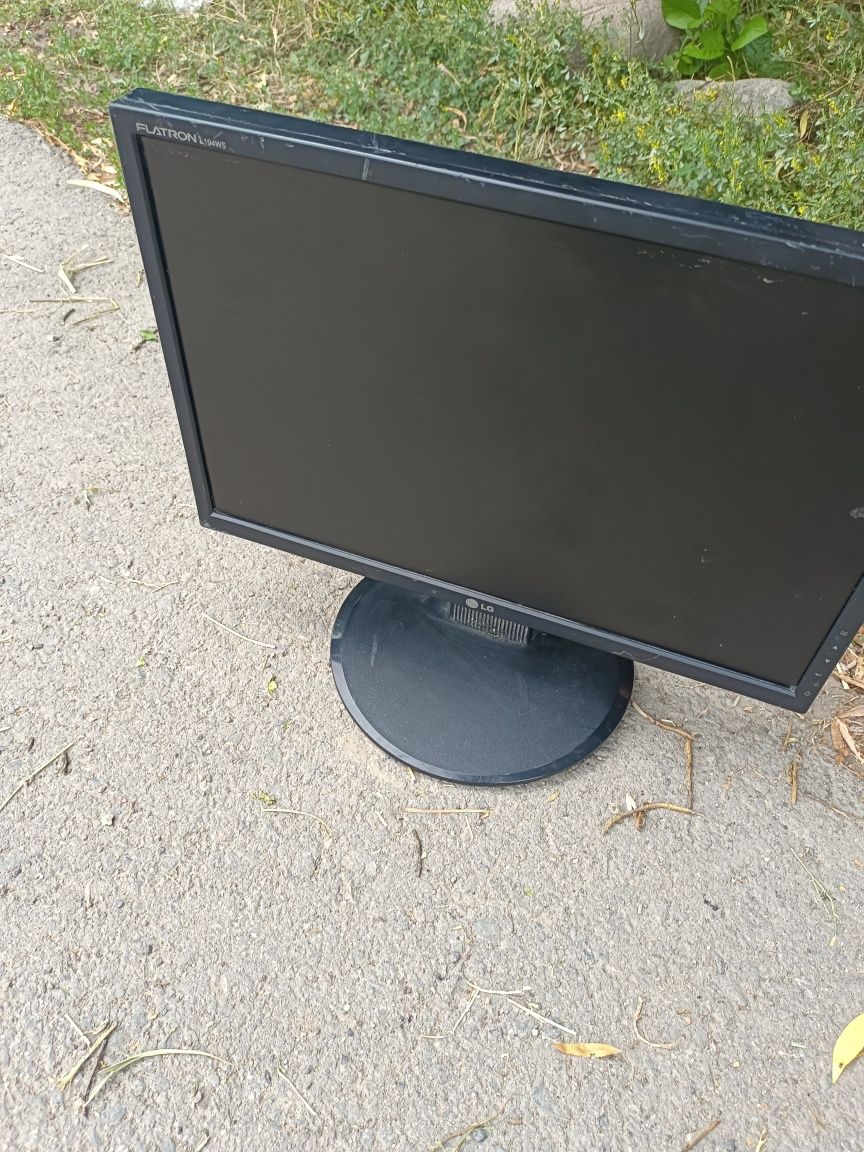 Монитор lg BEJL194WTS 2007 года игровой очень редкий