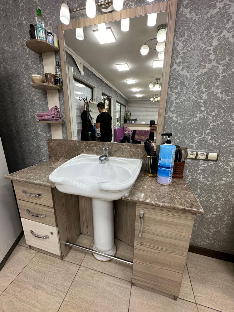 Мужской стол для салона красоты. Шаштараз