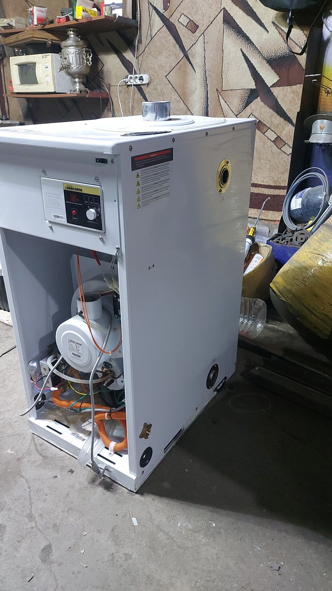 Продам двухконтурный газовый напольный котёл навьен на 35кв с горячей