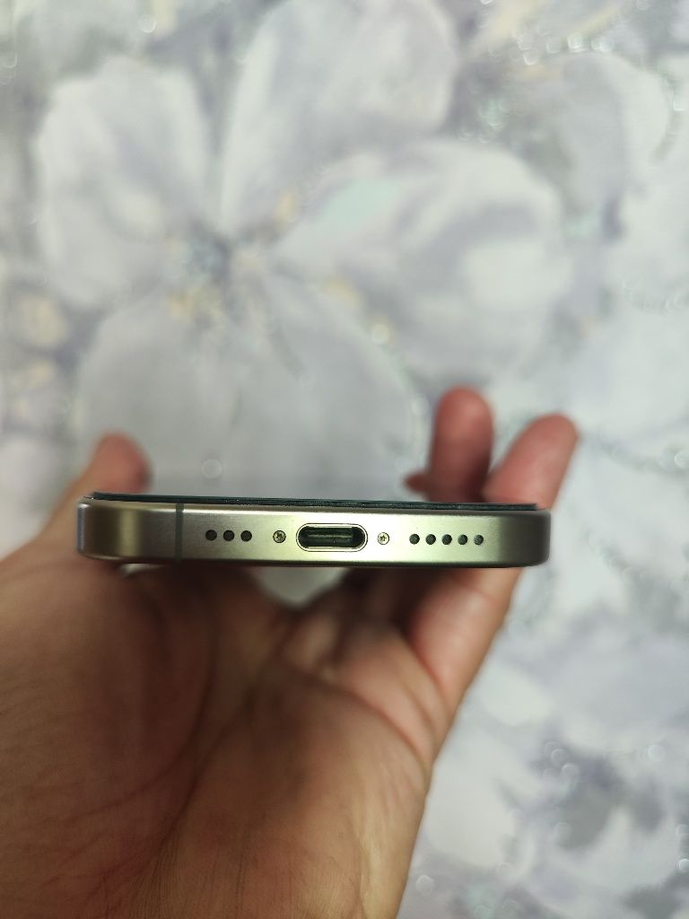 Продам iPhone 15 pro 256Gb