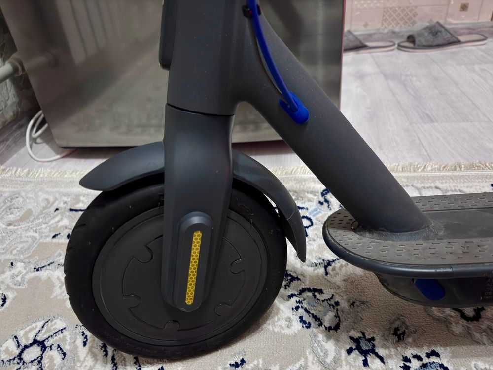 Электросамокат Xiaomi Mi Electric Scooter 3