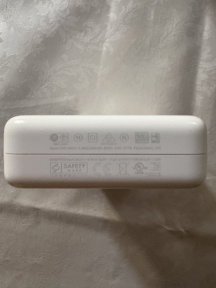 Блок питания на macbook 96W