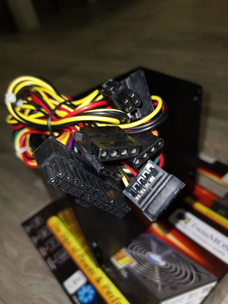 Продаю блок питание новый Xpower 650W