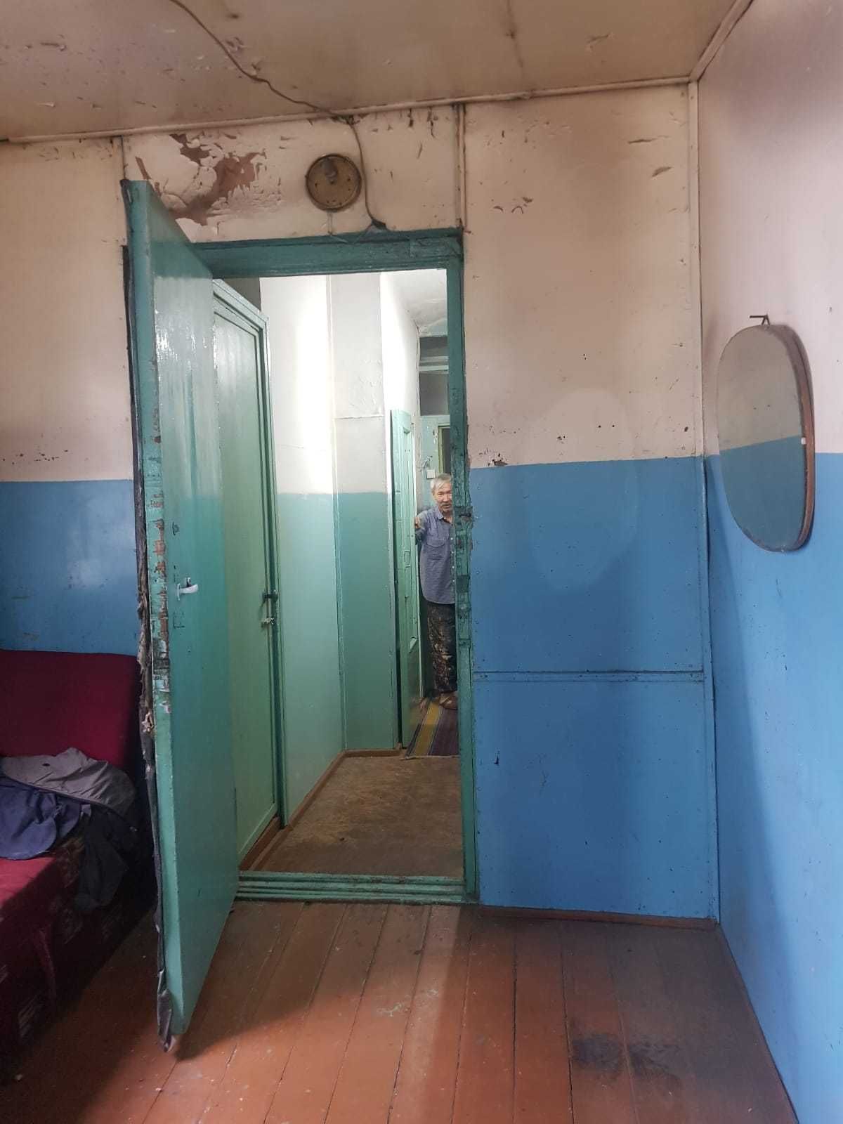 Продаётся 3-комнатная квартира в доме барачного типа