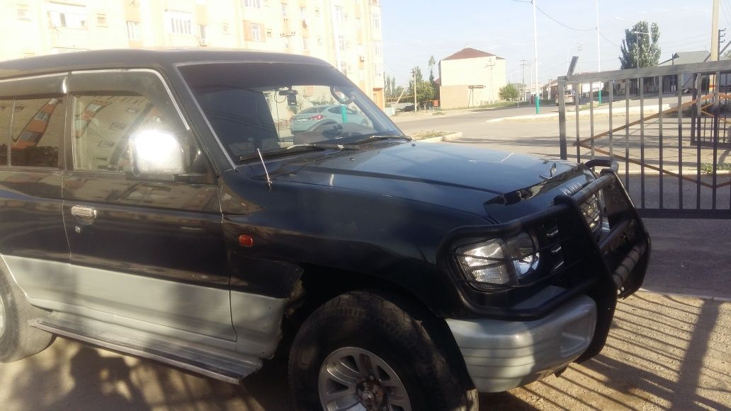 Автомобиль. Мицубиси Паджеро 2