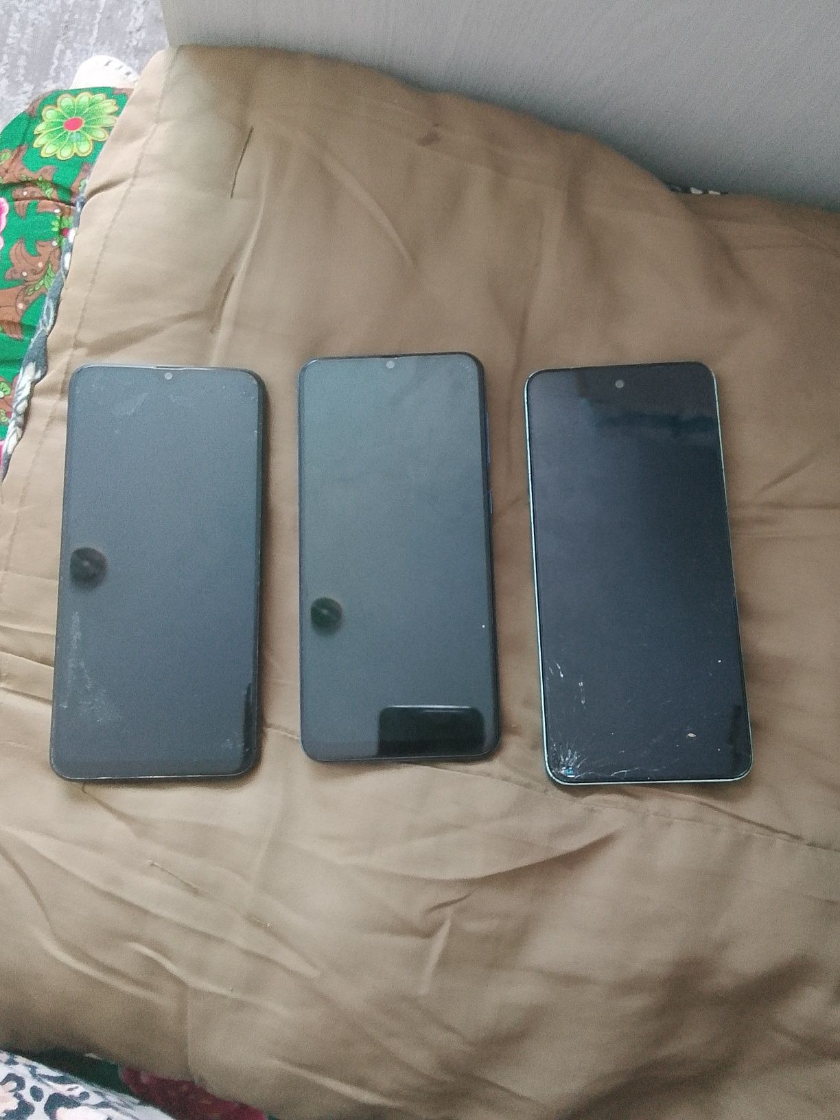 Продам 3 телефоны на запчасти Самсунг А 20,А30,infinix