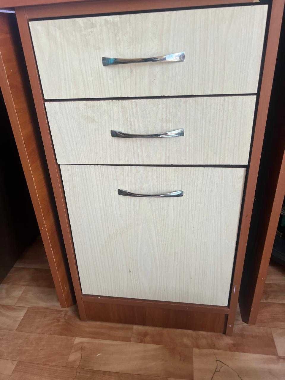 продам стол книжка б/у. в хорошем состоянии. Цена 10000
