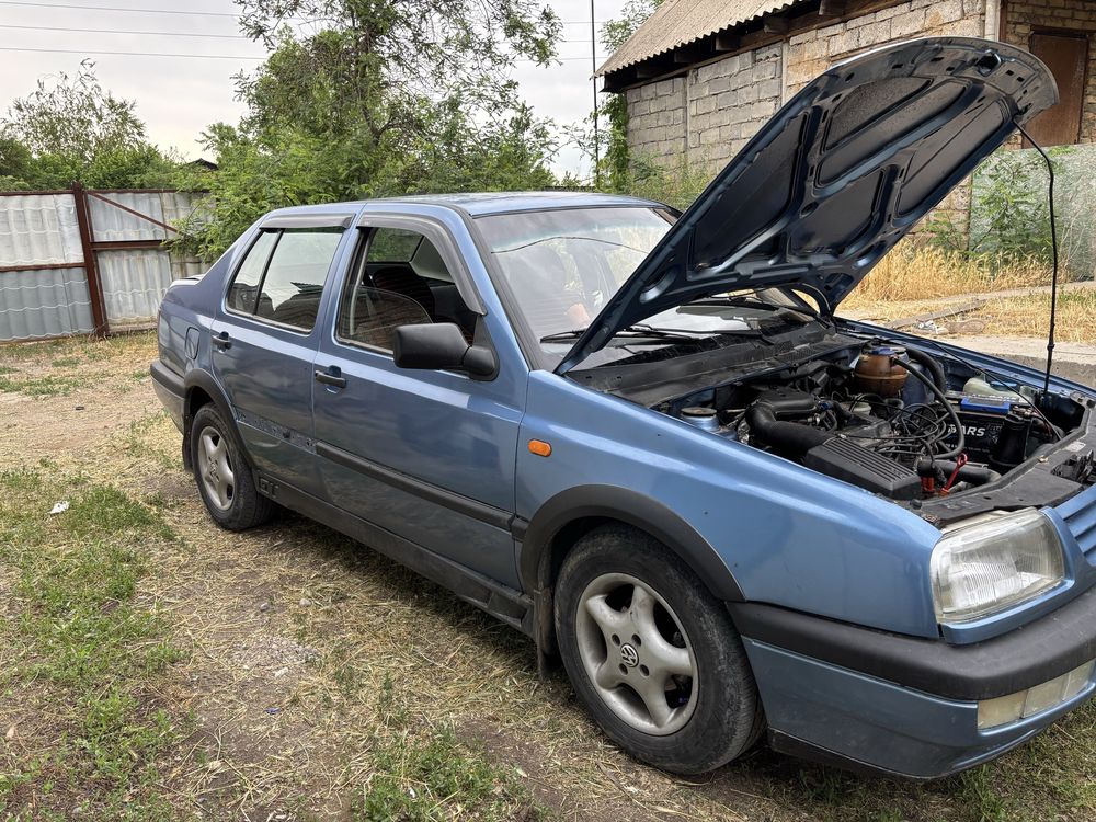 Продам машину Volkswagen vento