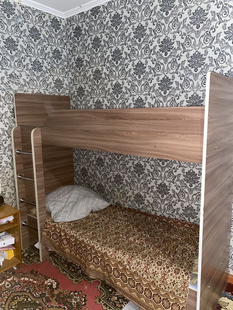 Двухэтажный кровать