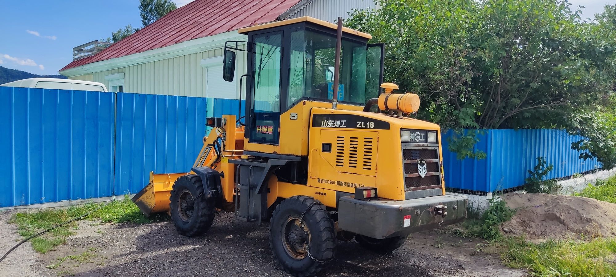Фронтальный погрузчик ZL18