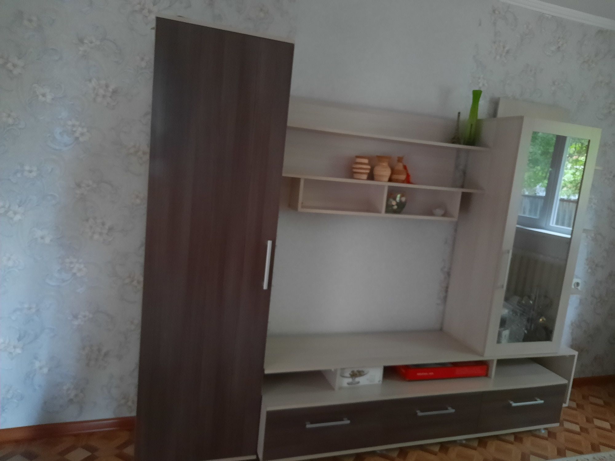 Горка, комод в зал