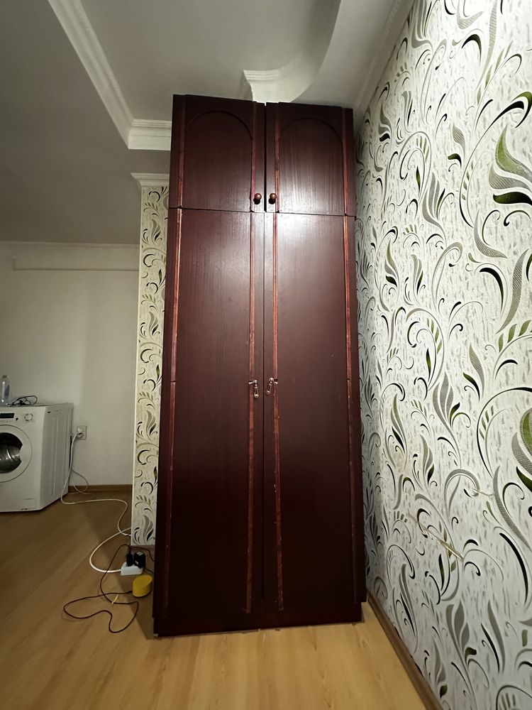 Продается шкаф и 3 тумбы (набор)