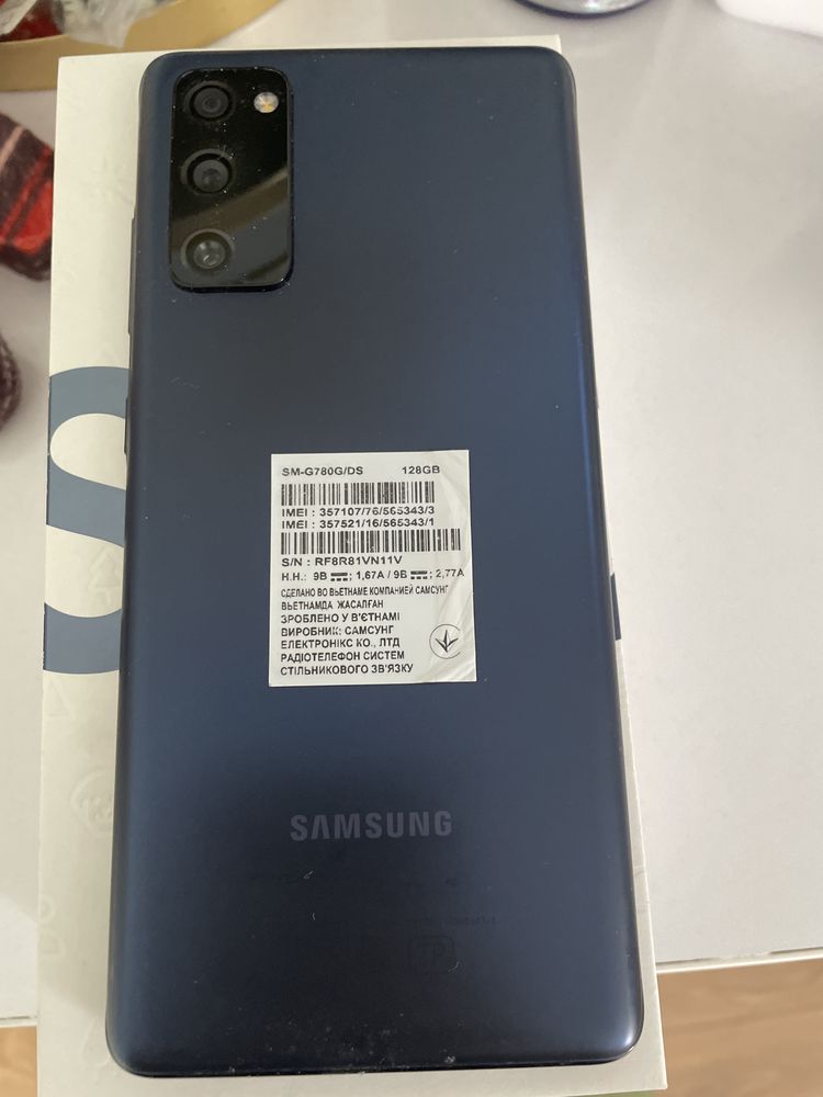 Samsung s20 Fe в хорошем состаянии