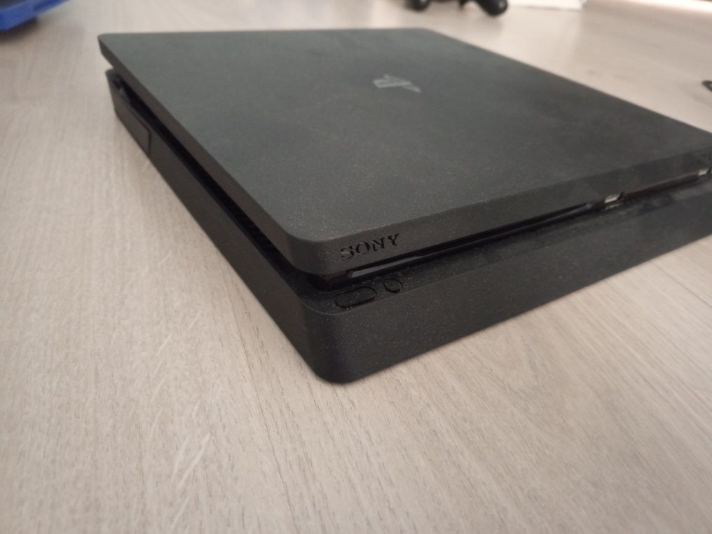 PS4 в отличном состоянии