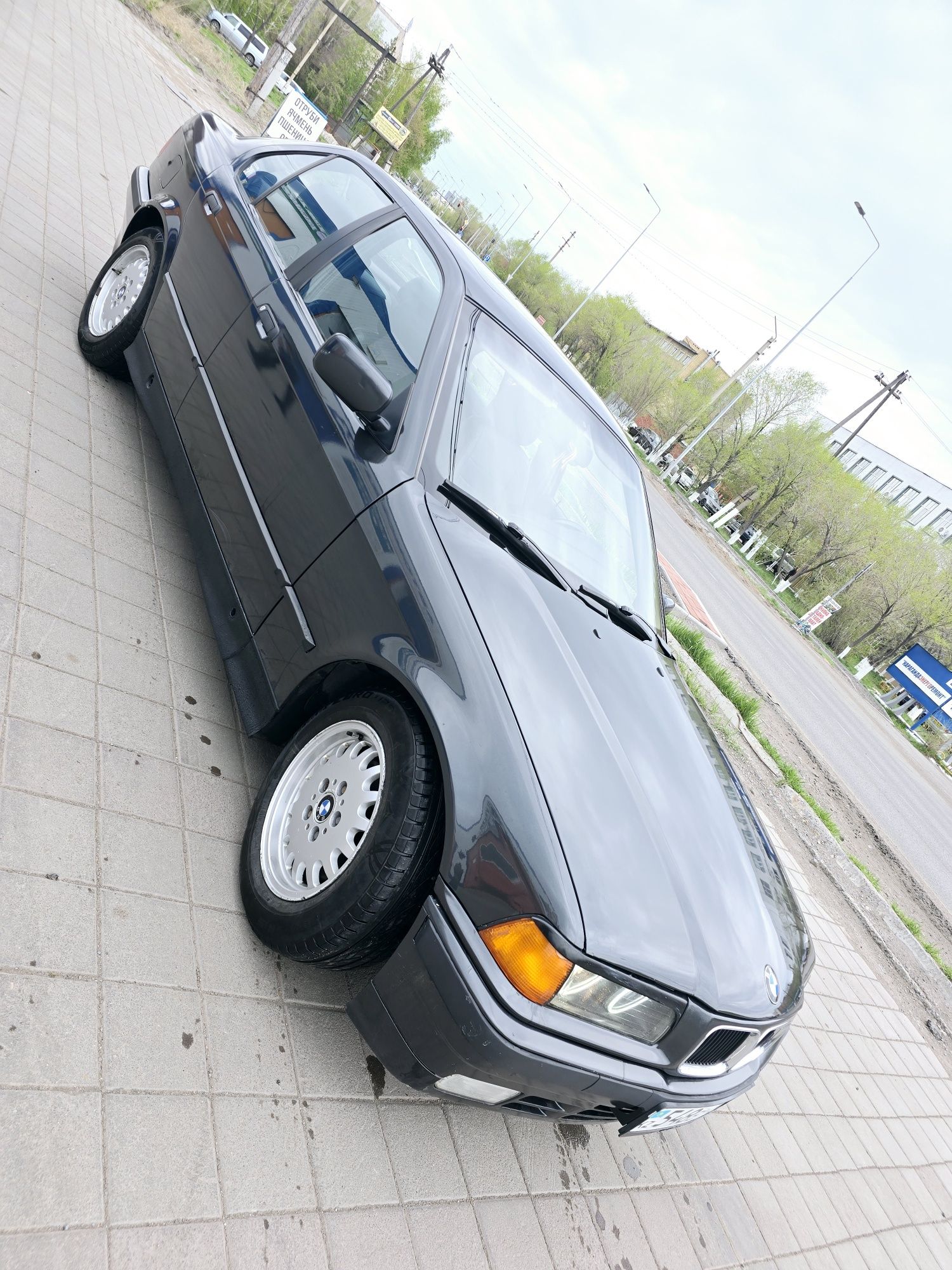 Продам автомобиль BMW 3