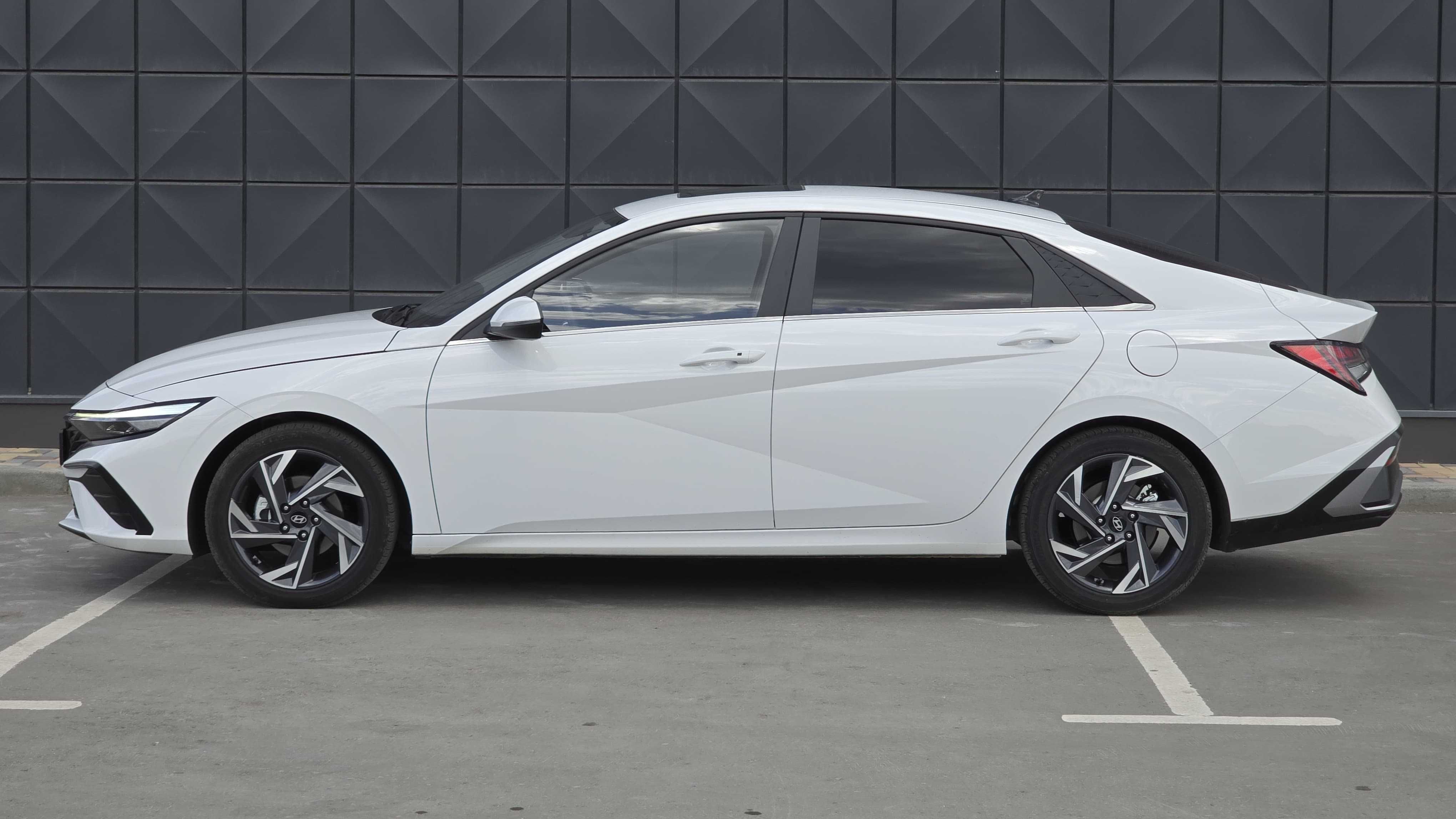 Hyundai Elantra БЕЗ ВОДИТЕЛЯ. Прокат авто. Аренда авто. Аренда машин.