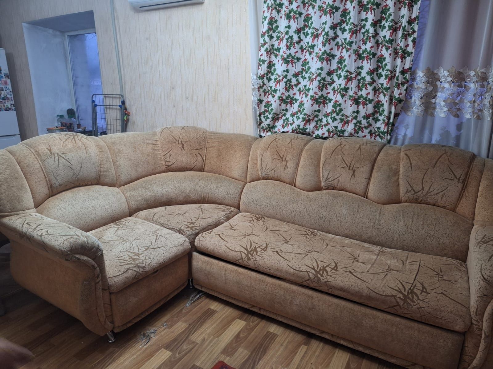 Продам диван уголок