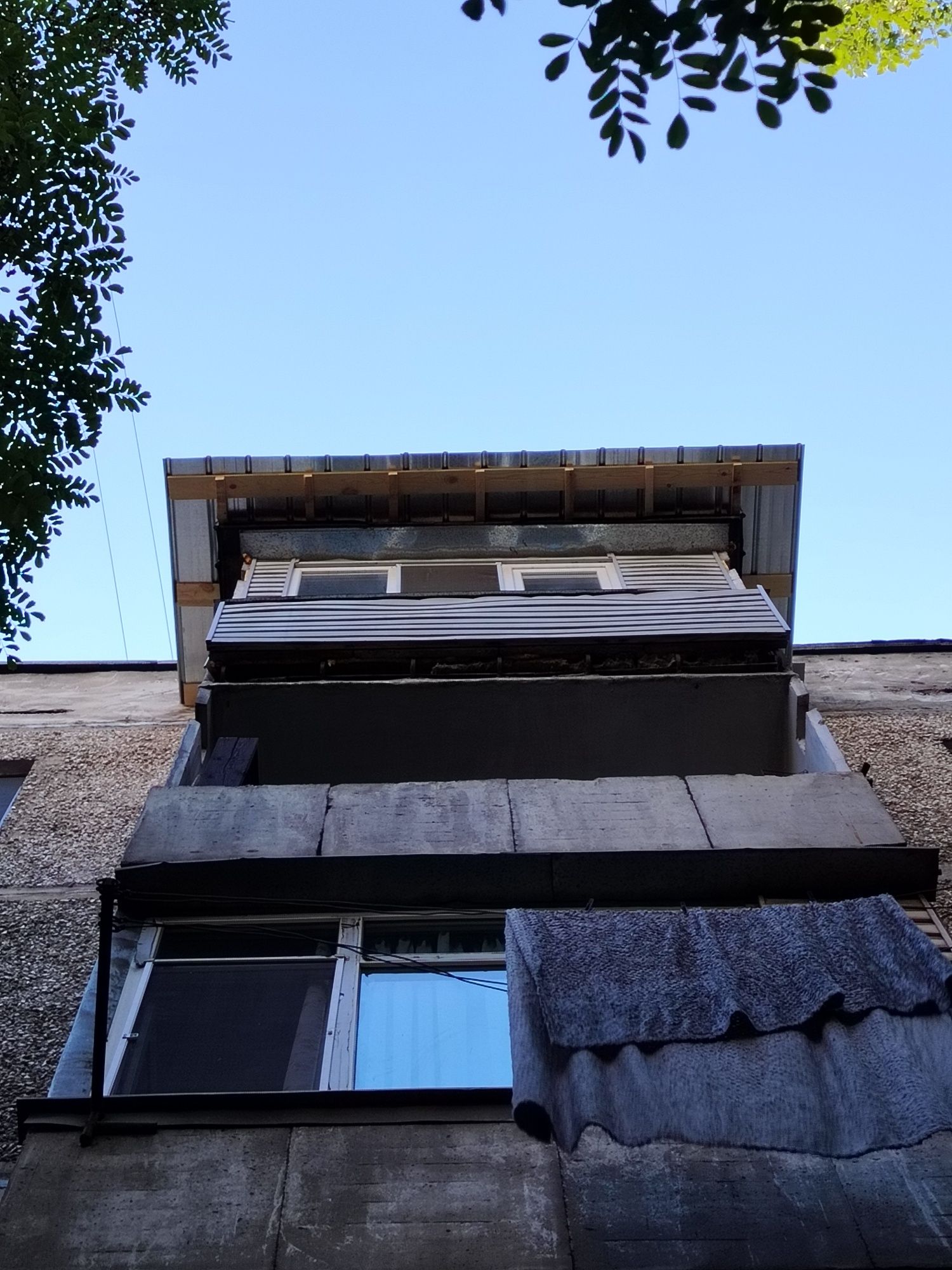 Козырьки балконные,протечка балкона. Альпинисты
