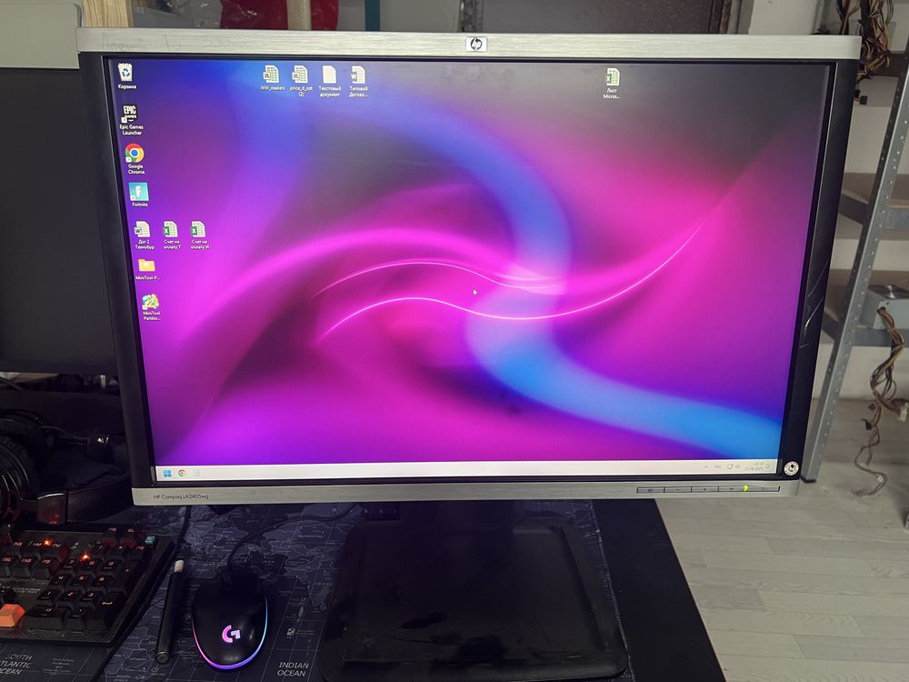 Монитор HP LA2405wg в хорошем состоянии