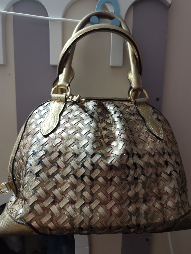 Сумка Burberry в золоте